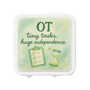 Può includere: Un adesivo quadrato con uno sfondo ad acquerello verde e giallo. L'adesivo presenta il testo "OT tiny tasks, huge independence" in verde. Sono raffigurati anche un appunti verde, una clessidra e un cuore giallo.