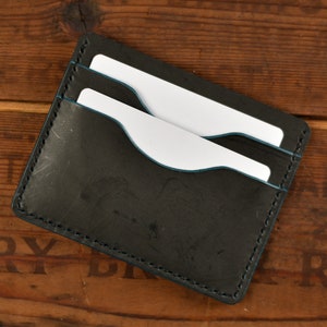 Cartera de cuero italiano de cera negra / Portatarjetas minimalista de cuero hecho a mano / Múltiples colores / Portatarjetas de 5 bolsillos / Cartera de bolsillo frontal