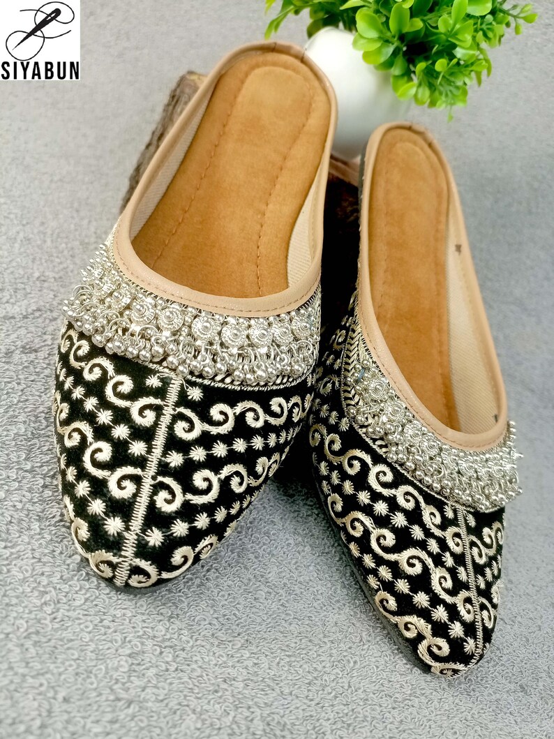 Punjabi Jutti
Khussa
Indian Footwear
Punjabi Womens Shoes
Jutti Khussa
Mojari Shoes
Shoes Khussa
Indian Juttis
Mojari Women
Womens Khussa Shoes
Jutti Heels
Punjabi Jutti With Heels
Khussa 
Embroidered Jutti
Punjabi Jutti Women
Jutti for Women
Sandals