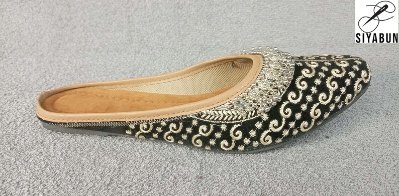 Indian Footwear
Khussa Shoes for Women
Jutti Heels
Mojari Shoes
Indian Shoes Women
Jutti for Women
Shoes India
Velvet Jutti
Jutti Heel
Indian Flat Shoes
Pearl Juttis
Indian Heels
Women Indian Footwear
Jutti Sandals
Orange Khussa
Embroidered Jutti