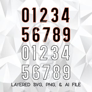Könnte beinhalten: Digitale Datei mit den Zahlen 0-9 in zwei Stilen. Der erste Stil zeigt schwarze Zahlen mit orangefarbenem Umriss. Der zweite Stil zeigt Zahlen mit schwarzem Umriss. Der Text "LAYERED SVG, PNG, & AI FILE" befindet sich unten.