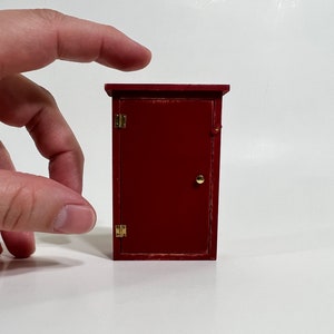 Vintage Style Lined Cupboard in Tompte Red – 1/12th Scale
