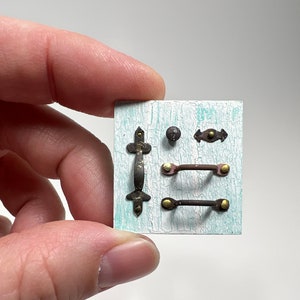 Hardware Art- 5 Pulls on Magnolia White - 1/12th Scale