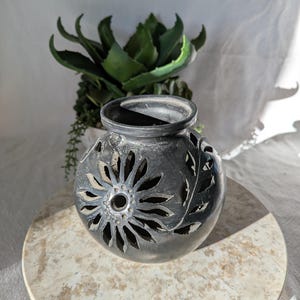 Dona Rosa pot - Barro Negro Vase - Round - Signed - Vintage