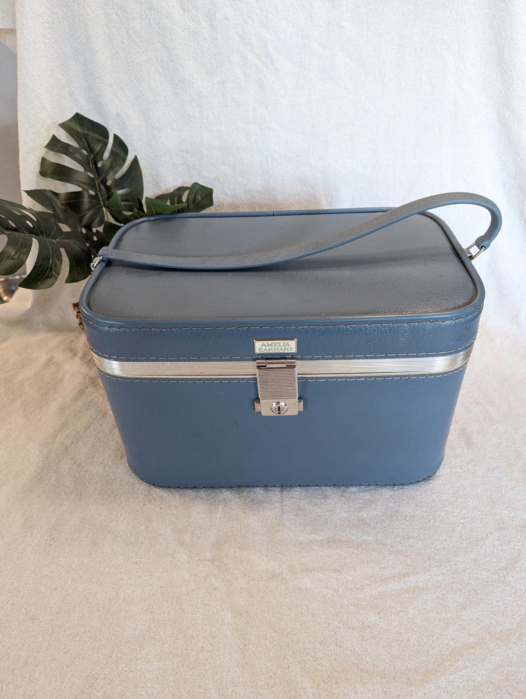 Vintage Amelia Earhart Train Case: Retro Hard Makeup Luggage