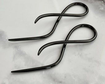 Rose Blossom 316L Surgical Steel Ear Gauge Hanging Taper Sold as a Pair Rose Blossom 316L Surgical Steel Ear Gauge Hanging Taper Sold as a Pair