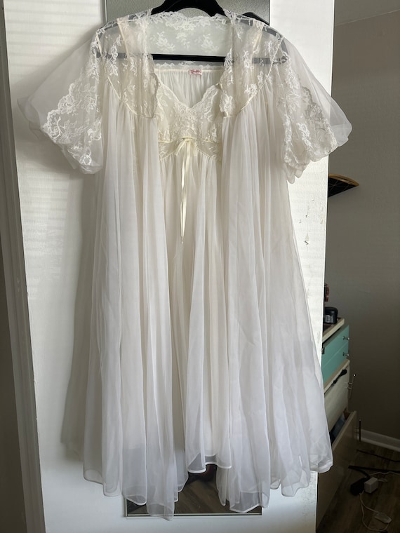 1960s white bridal night gown and matching robe - image 1