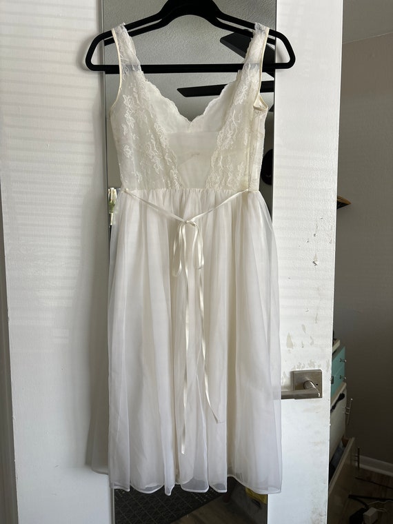 1960s white bridal night gown and matching robe - image 4