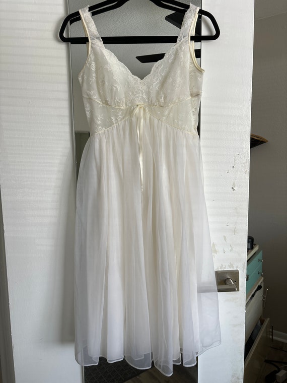 1960s white bridal night gown and matching robe - image 3