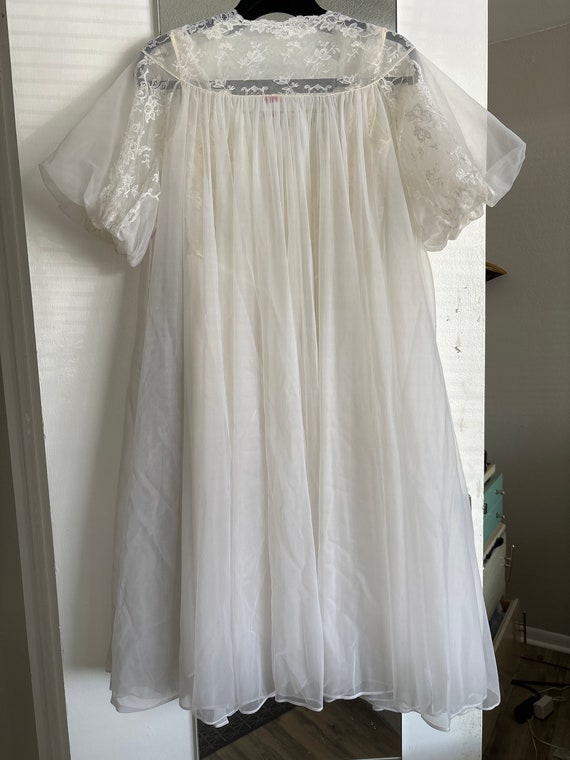 1960s white bridal night gown and matching robe - image 2