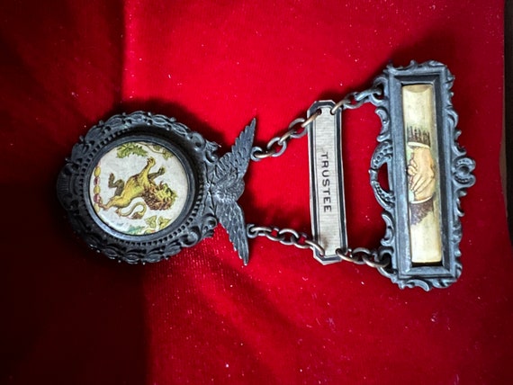 Antique Odd Fellows pin - image 6