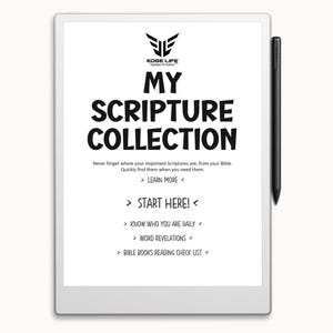 Op de afbeelding: Een witte e-reader met een zwarte stylus. Het scherm toont een zwart-wit afbeelding met de tekst "EDGE LIFE" en "MY SCRIPTURE COLLECTION". De tekst hieronder luidt "Never forget where your important Scriptures are, from your Bible. Quickly find them when you need them. > LEARN MORE < > START HERE! < > KNOW WHO YOU ARE DAILY < > WORD REVELATIONS < > BIBLE BOOKS READING CHECK LIST <"