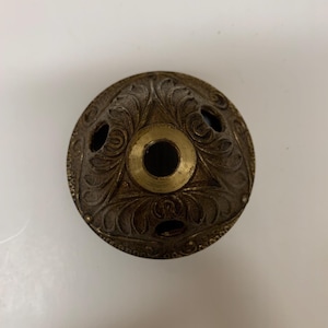 2” vintage cast brass lamp shade holder ( used)
