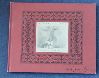 The Lion and the Mouse, An Aesop's Fable, Illustrated by Ian Andrew - Hardback Book