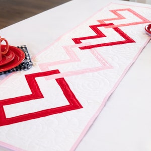 Linked Hearts Quilted Table Runner Pattern - Valentines day mini quilt pattern