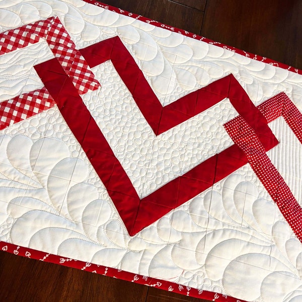 Linked Hearts Quilted Table Runner Pattern - Valentines day mini quilt pattern