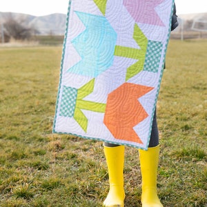 Tulip Quilted Table runner pattern - digital pattern tulip table runner quilt pattern