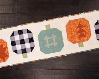 PRINTED Pumpkin quilted table runner pattern - pumpkin patchwork table runner gingham pumpkin quilt - Halloween table runner PRINTED PATTERN