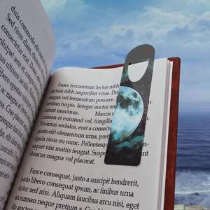 Celestial Moon Bookmark, Metal Page Marker, Book Lover Gift, Reading Accessory, Literary Decor, Night Sky Theme