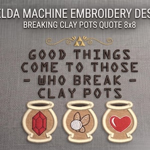 Op de afbeelding: Een machineborduurontwerp met de tekst GOOD THINGS COME TO THOSE WHO BREAK CLAY POTS in donkerbruine letters. Onder de tekst staan drie beige kleipotten met daarin een rode edelsteen, een witte fee en een rood hart.