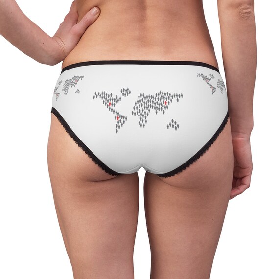 Hombre en ropa outlet interior de mujer