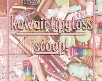 Puede incluir: Una colección de productos de brillo labial en varios colores y estilos, incluyendo tubos, varitas y recipientes. La imagen presenta el texto "Kawaii lipgloss scoop!" en un marco rosa, con una variedad de productos para el cuidado de la piel.