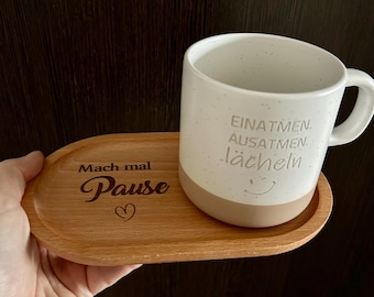 Tablett aus Buchenholz mit Tasse und Gravur, Serviertablett aus Holz, Kaffeetablett, Untersetzer, Holztablett, graviert