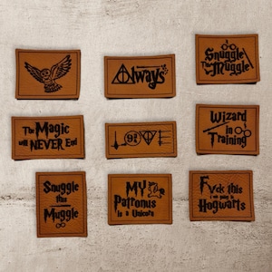 Kunstleder Labels/Patches „Magisch“ zum Aufnähen in braun oder grau