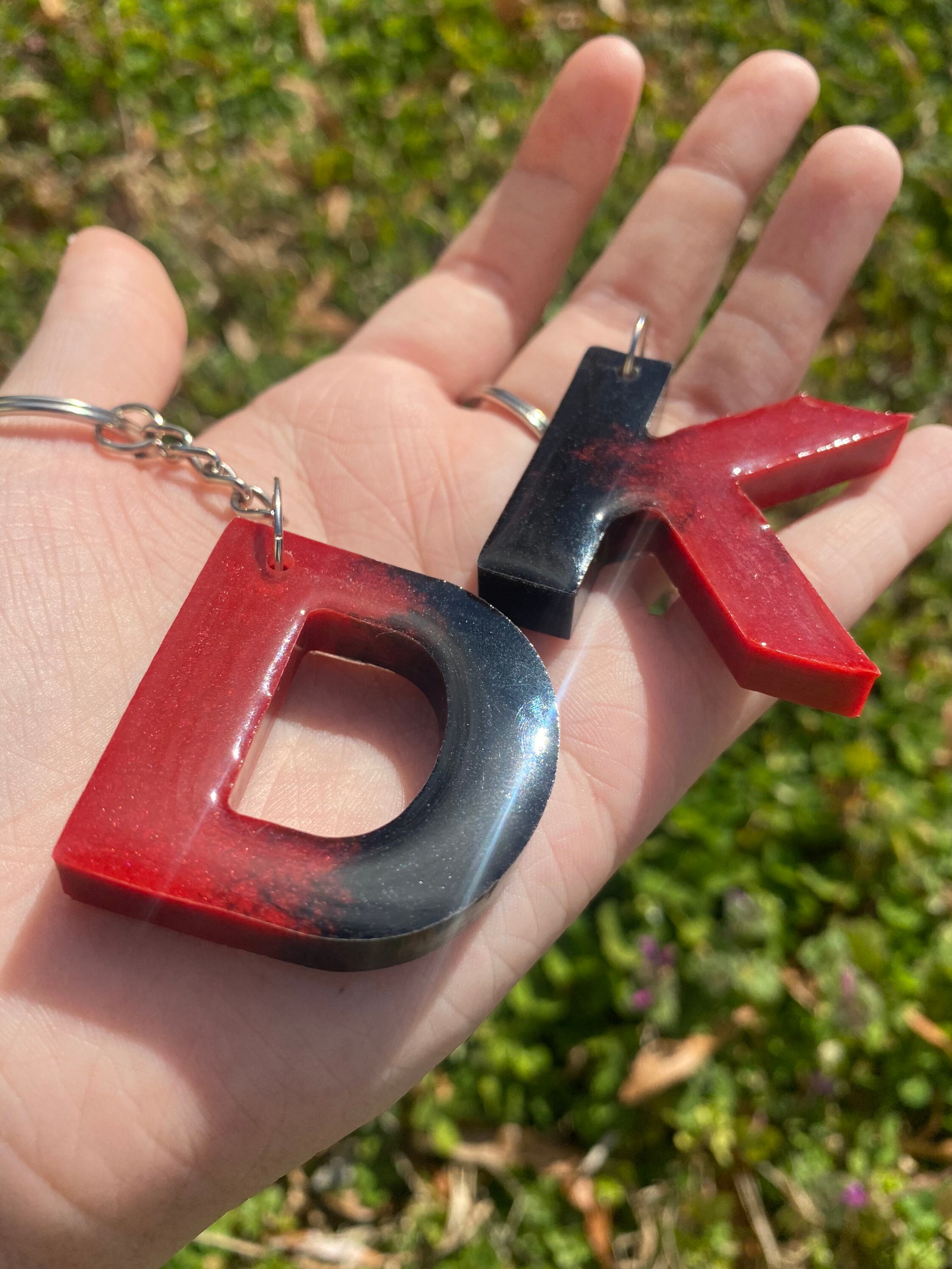 atteint de cyphose en 5 lettres
