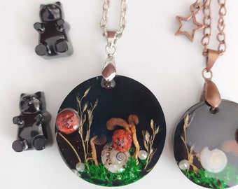Mother's Day Gift,Botanical Mushroom Necklaces , Terrarium Necklaces, Resin Art, Epoxy Resin Jewelry, October Birthday Unisex Gift