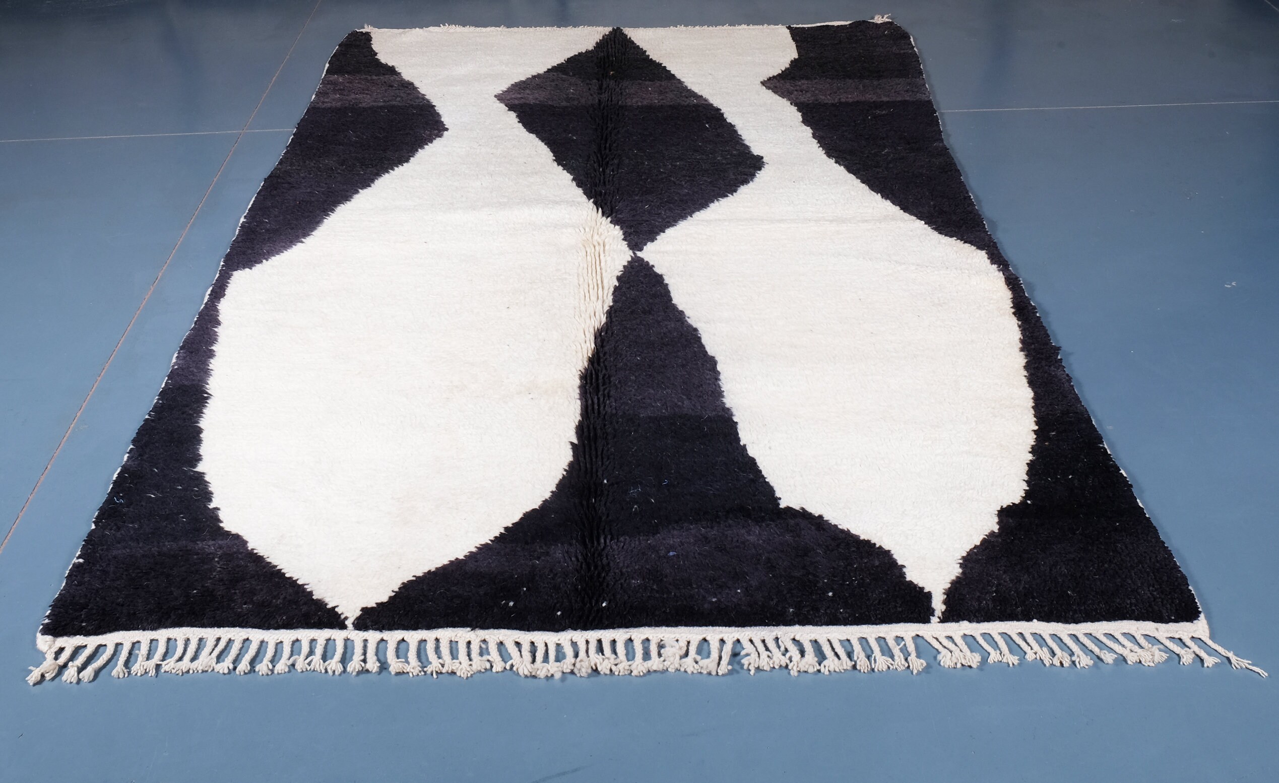 Moroccan Azilal Rug, 7.77 Ft X 5.41 , Black & White Rug, Wool Moroccan Handmade Berber Abstract Rug 