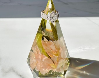 Custom Dried Flower Resin Ring Holder: Wedding Bouquet Preservation