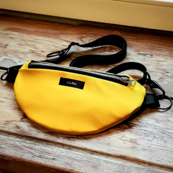 Bauchtasche Regenmantel-Look