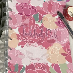 Personalisiertes Notizbuch - Disc-gebunden A5, 80 Seiten: Wählen Sie Disc-Farbe und Innenseiten (Wählen Sie Punkte, Linien oder leere Seiten) - Tickled Pink