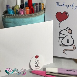 Thinking of You Mouse Greeting Card Set - Busta, biglietto e adesivo abbinati!