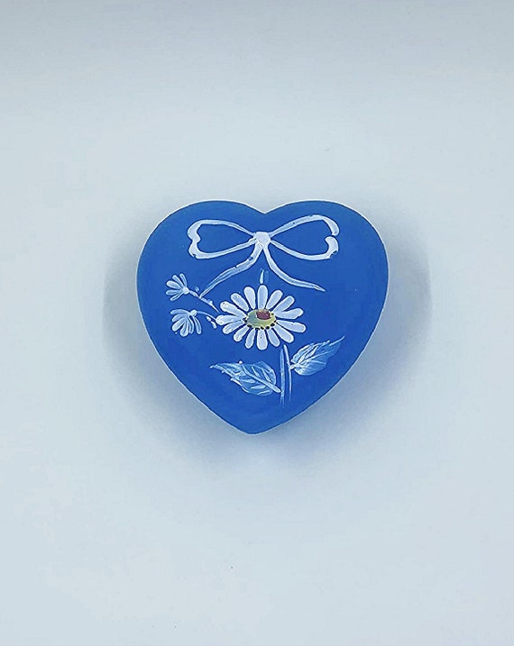 Vintage Westmoreland Daisy Blue Satin Glass Heart 