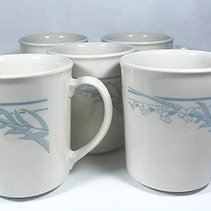 Vintage Corelle Livingware Blue Lily Coffee Cups – Set of 5 – 1980s Floral Pattern, Break & Chip Resistant