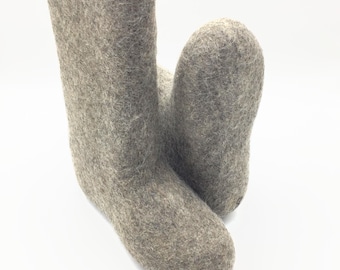 Botas tradicionales de fieltro de lana para mujer: calzado cálido de invierno siberiano.