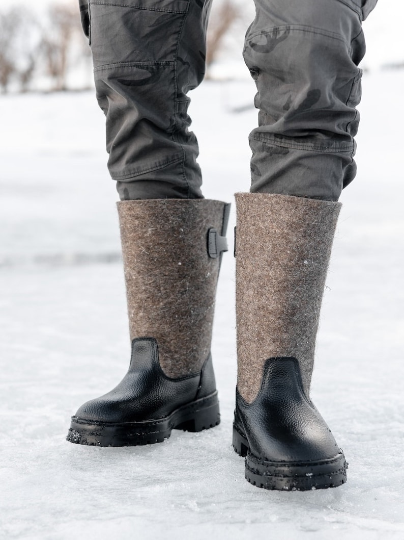 Men’s Vintage Winter Boots- 1920s to 1950s Russian siberian boots valenki walenki Wool sheep winter hunting fishing AT vintagedancer.com