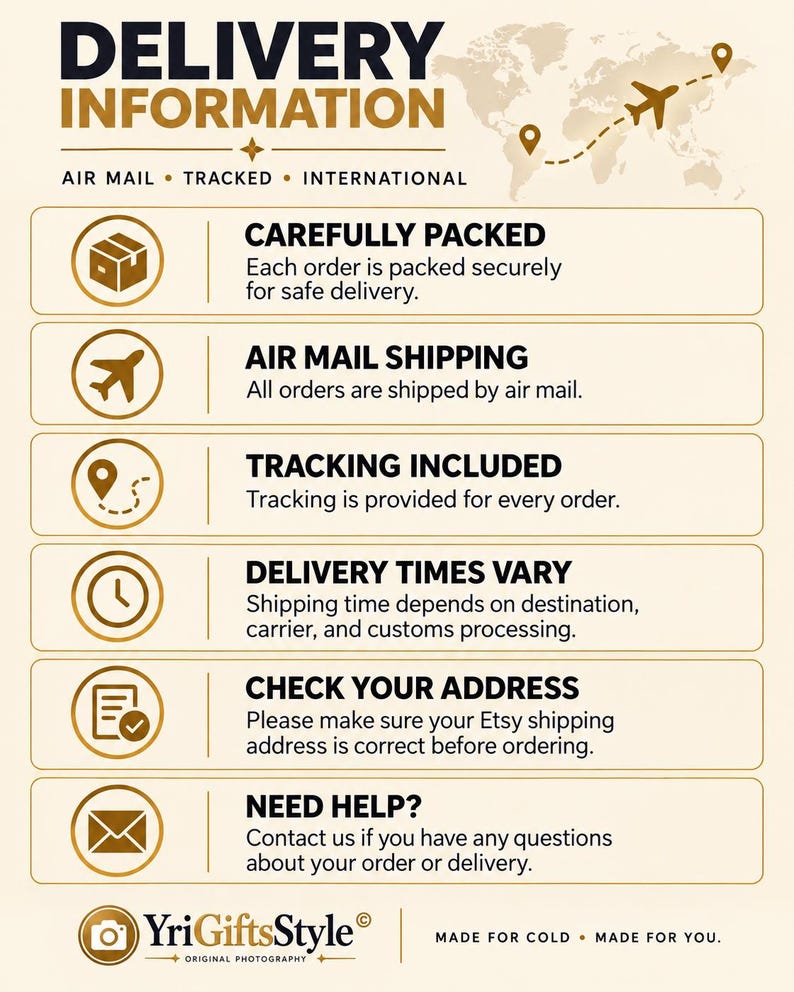 Puede incluir: Un gr&aacute;fico informativo titulado DELIVERY INFORMATION con un mapa mundial y un icono de avi&oacute;n. Enumera seis puntos: CAREFULLY PACKED, AIR MAIL SHIPPING, TRACKING INCLUDED, DELIVERY TIMES VARY, CHECK YOUR ADDRESS y NEED HELP, junto con el logotipo de YriGiftsStyle.