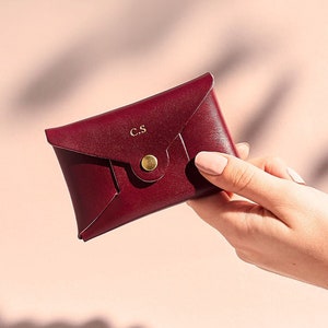 Gepersonaliseerde Bourgondische lederen portemonnee cadeau voor haar / herfst dames Oxblood Maroon lederen kaarthouder / geheime boodschap portemonnee + initiële