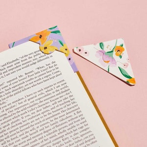 Personalised Floral Leather Corner Bookmark / Flower Design / Mother's Day Gift for Book Lover Mum / Bookish Reading Present for Birthday