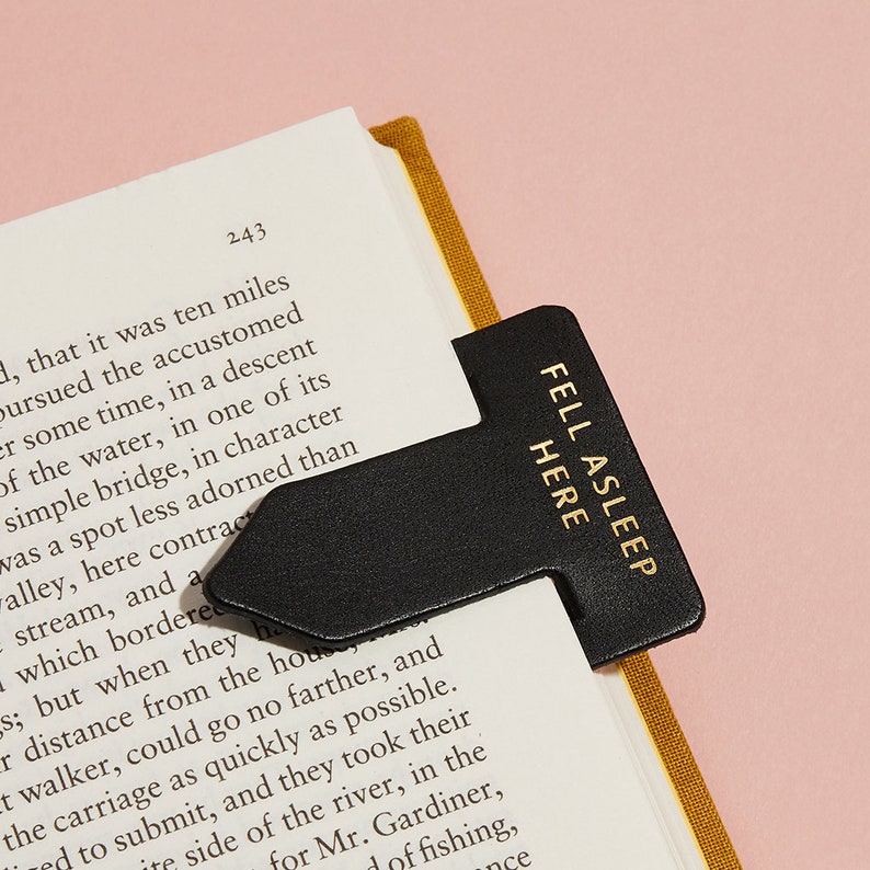 Personalised Leather Point Bookmark Arrow Shape Bookmark Personalized Mother's Day Present for Readers Birthday Gift for Book Lover image 1