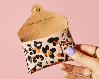 Personalisierte Leder Geldbörse / Geldbeutel / Leopard Floral Tier Druck / Muttertagsgeschenk für Sie / Geldbeutel mit Geheimfach + Gold Initialen