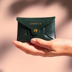 Personalisierte Geldbörse aus dunkelgrünem Leder / Waldgrün Leder Geldbörse Geschenk für Sie / Dunkelgrünes Leder Kartenetui für Frauen / Geldbeutel mit Geheimfach + Initiale