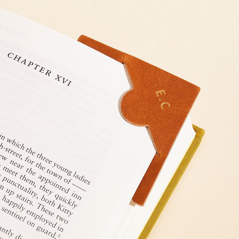 Personalised Leather Corner Bookmark / Mother's Day Gift for Book Lovers / Bookish Reading Present for Birthdays, Christmas Stocking image 5
