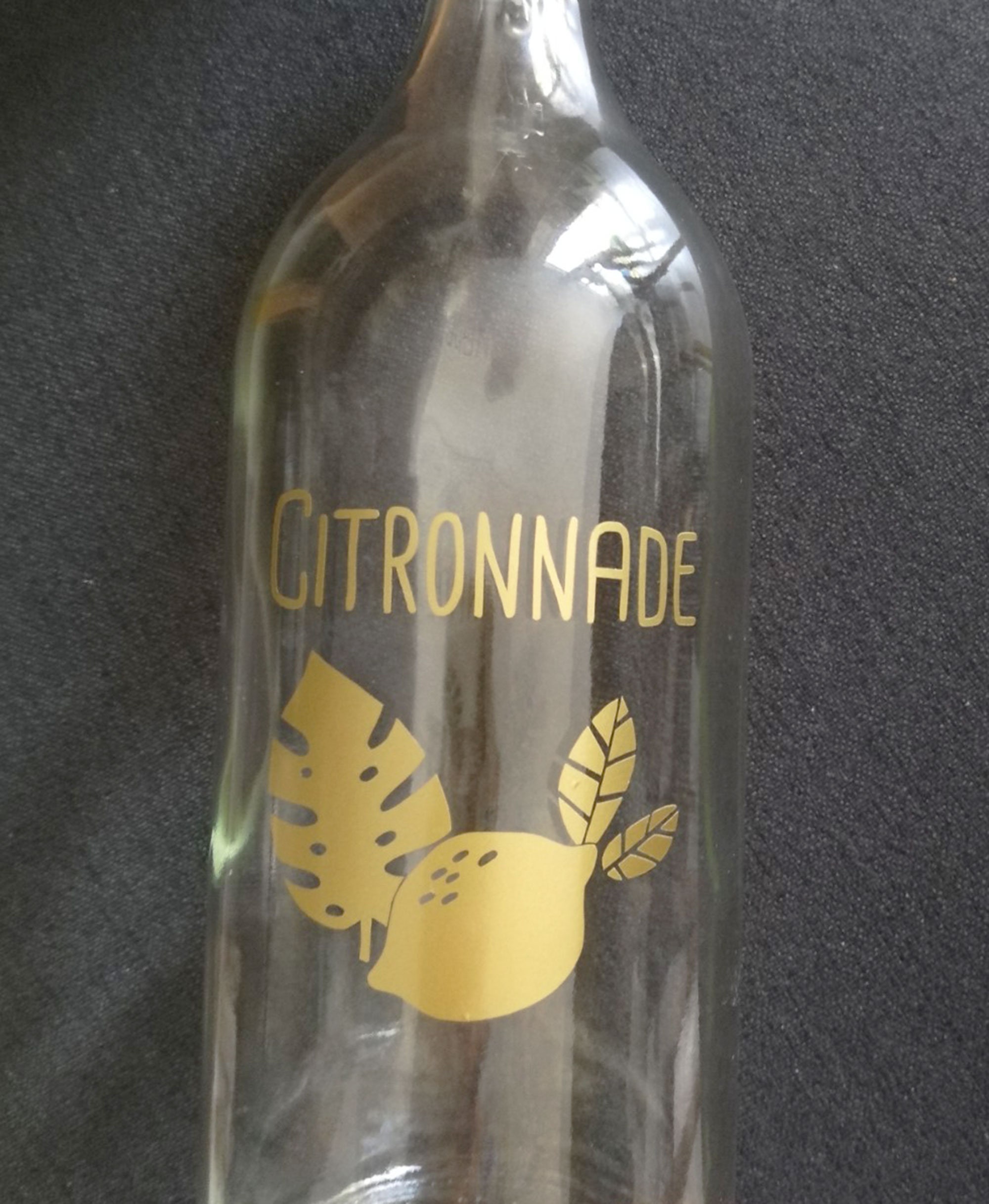 Étiquette sticker pour pour bouteilles en verre avec design -  France