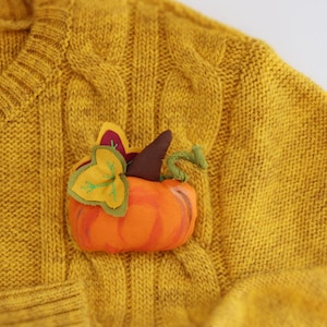 Pumpkin brooch, Autumn brooch, Autumn gift, Halloween gift, Thanksgiving gift, Accessory, Pumpkin pin, Cute pumpkin, Textile brooch