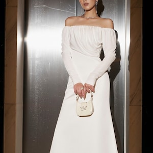 Off-shoulder Midi zijden jurk - Jurk met hoge taille in wit - Een lijn zijden bruiloftsgastjurk - Mid-kalfjurk met lange mouwen