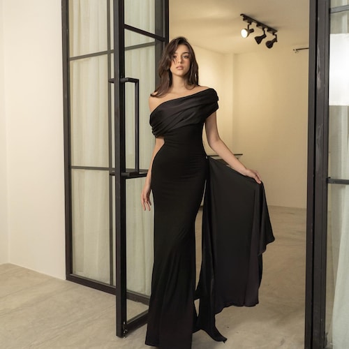chinese dress ladies Amazon.com: LANZHENYS Women's Temperament Hanging Neck V-Neck Long Skirt  Sexy Slit Pleated Backless Dress (1,S,Small,Regular,Regular) : Clothing,  Shoes & Jewelry main image 1